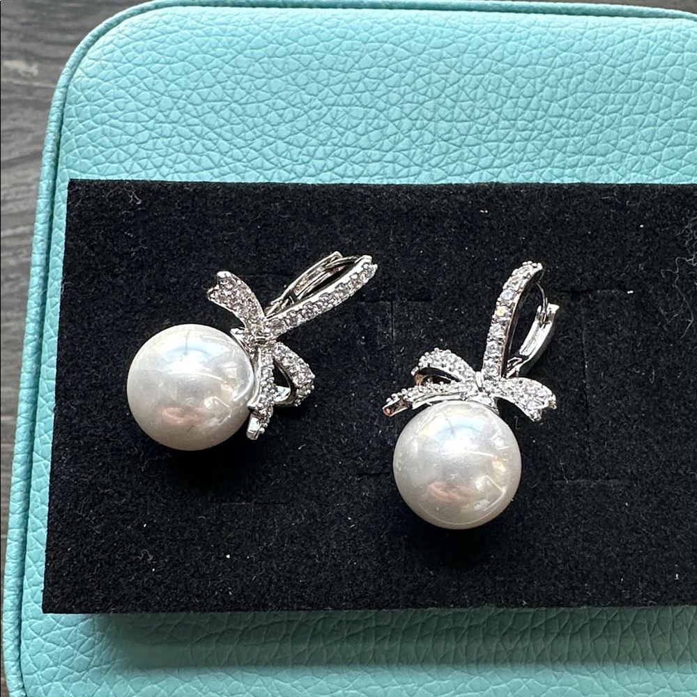 Pearl and Crystal Bow Earrings - Picture 2 of 3